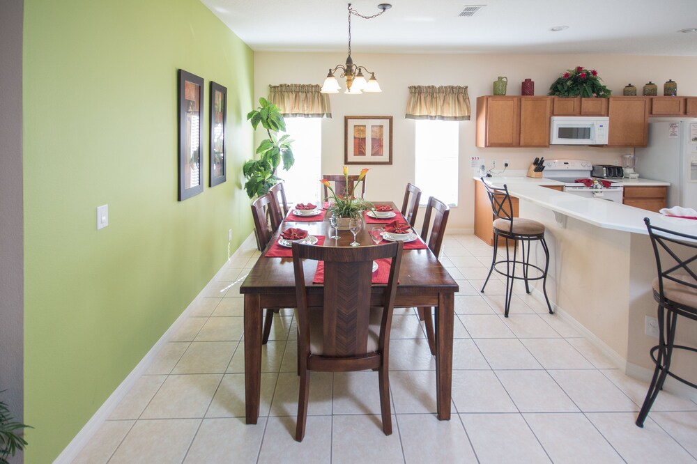 Luxury House, 4 Bedrooms, Private Pool - In-Room Dining