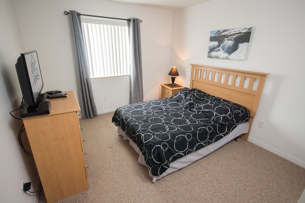Luxury Townhome, 4 Bedrooms - Guestroom