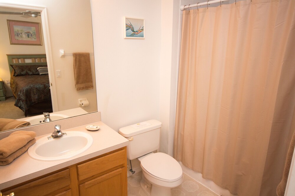 Luxury Townhome, 3 Bedrooms - Bathroom