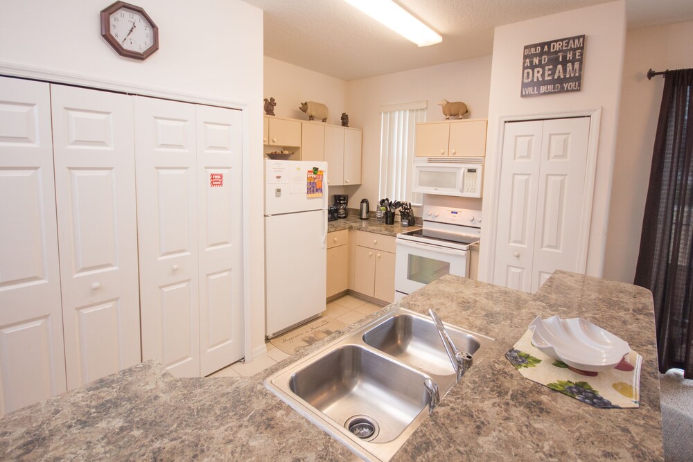 Luxury Townhome, 4 Bedrooms - In-Room Kitchen