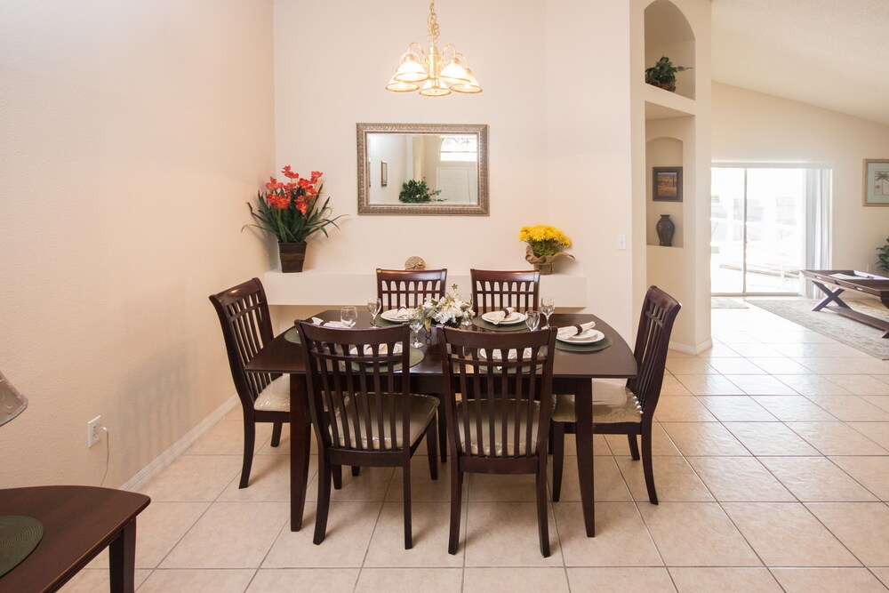 Luxury House, 3 Bedrooms, Private Pool - In-Room Dining