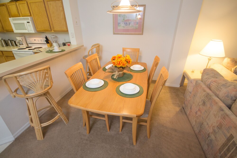 Luxury Townhome, 3 Bedrooms - In-Room Dining