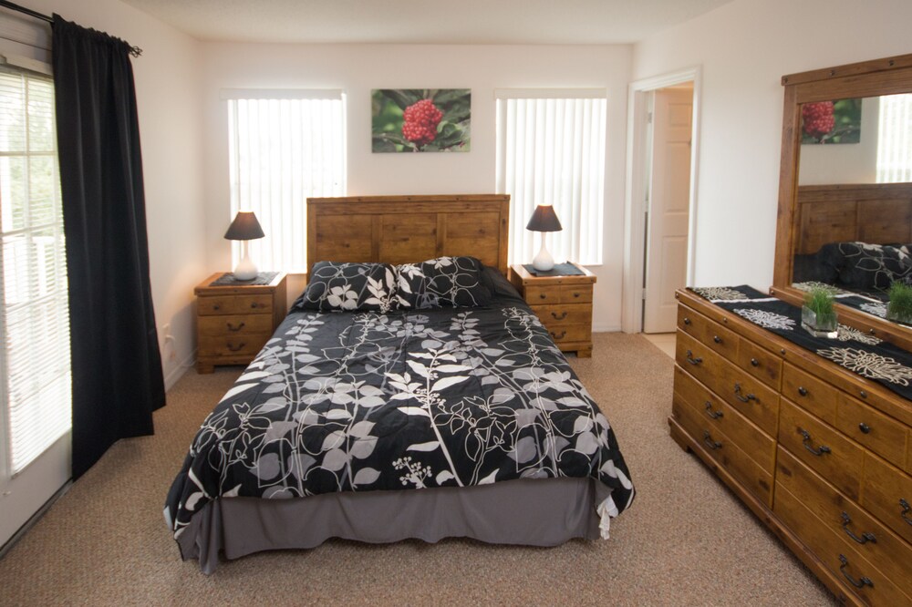 Luxury Townhome, 4 Bedrooms - Guestroom