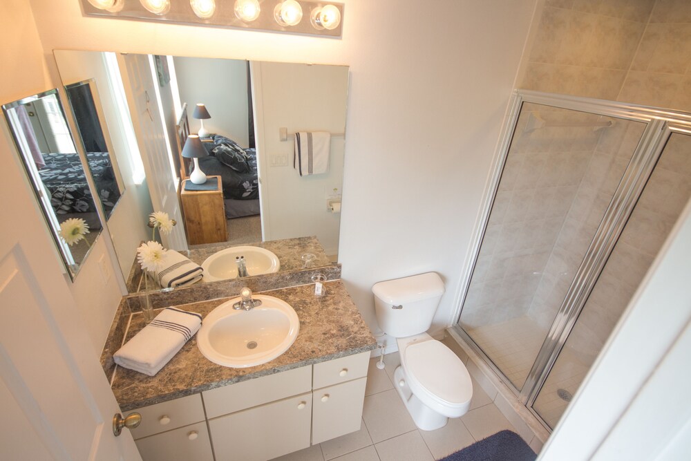 Luxury Townhome, 4 Bedrooms - Bathroom