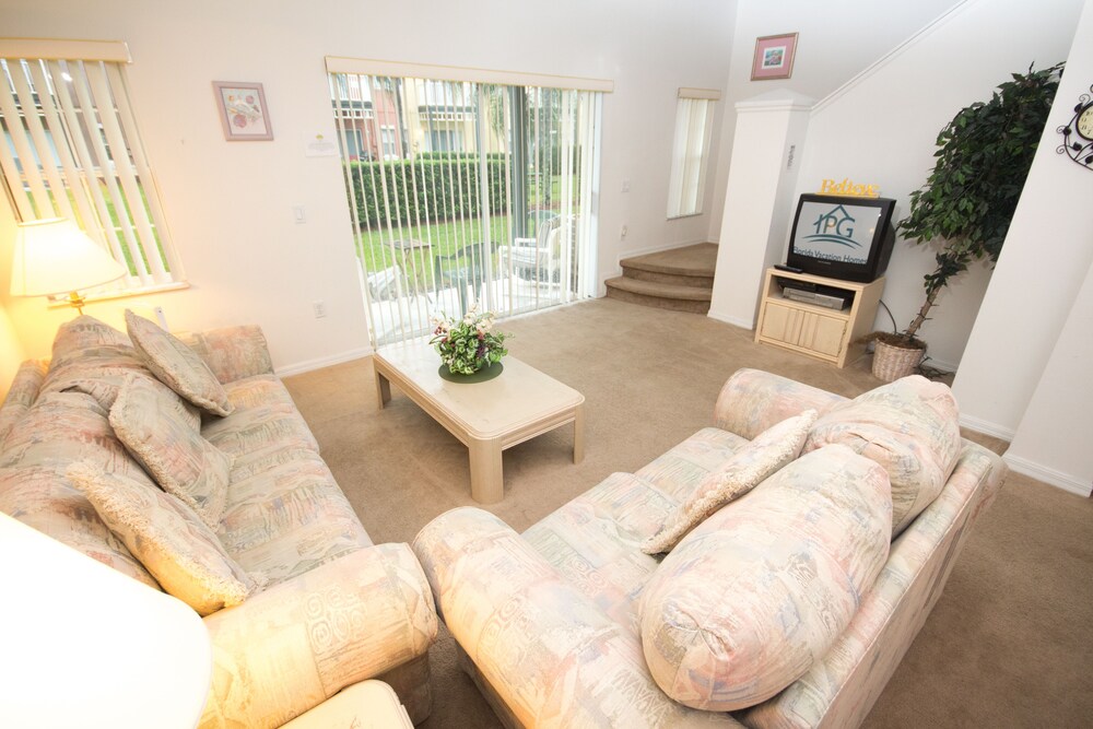 Luxury Townhome, 3 Bedrooms - Living Room