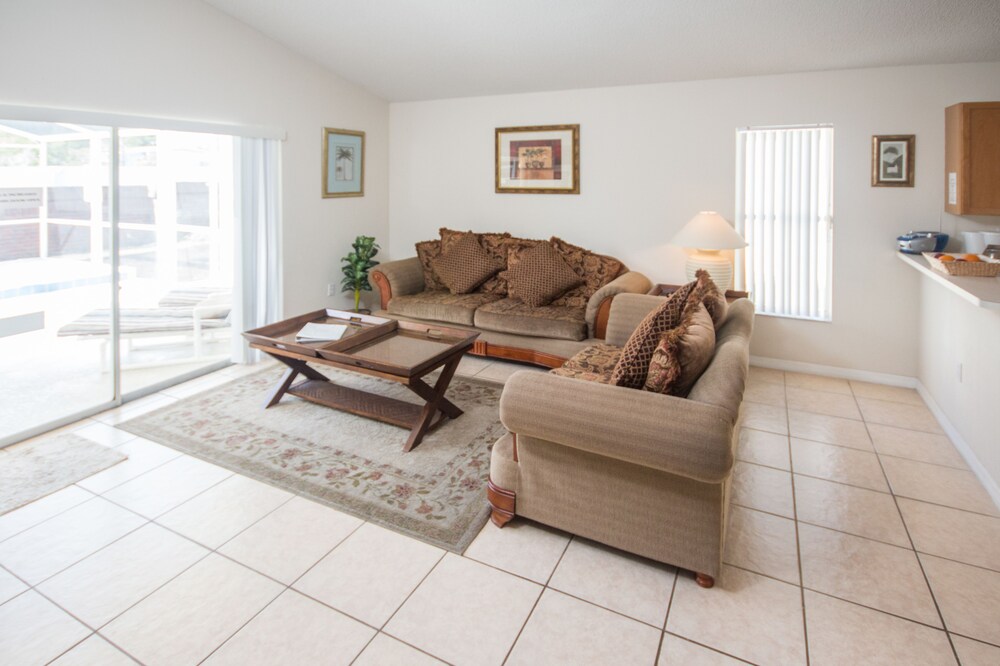 Luxury House, 3 Bedrooms, Private Pool - Living Room