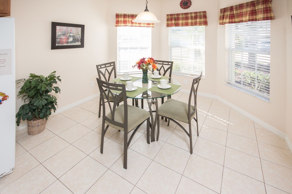 Luxury House, 4 Bedrooms, Private Pool - In-Room Dining
