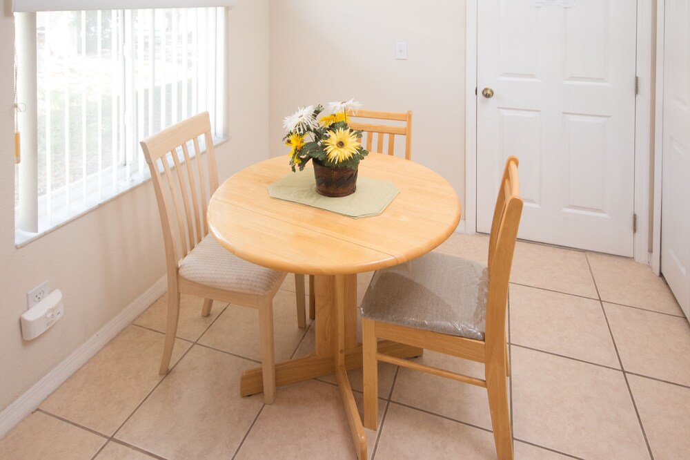 Luxury House, 3 Bedrooms, Private Pool - In-Room Dining