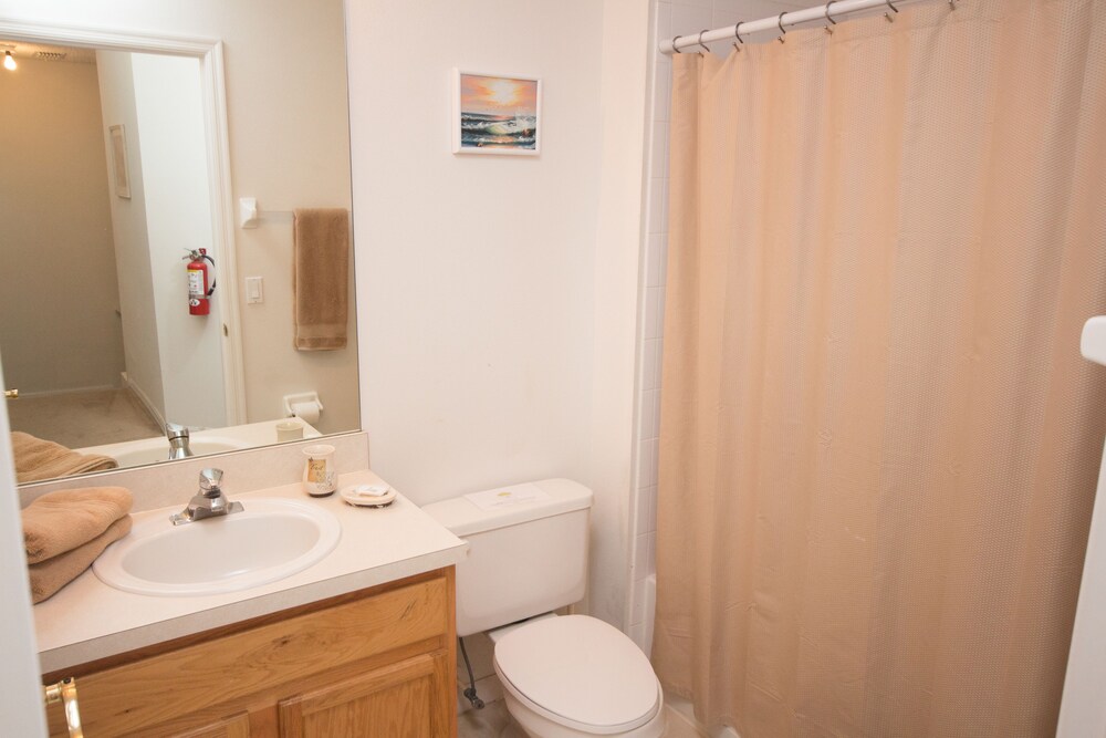 Luxury Townhome, 3 Bedrooms - Bathroom