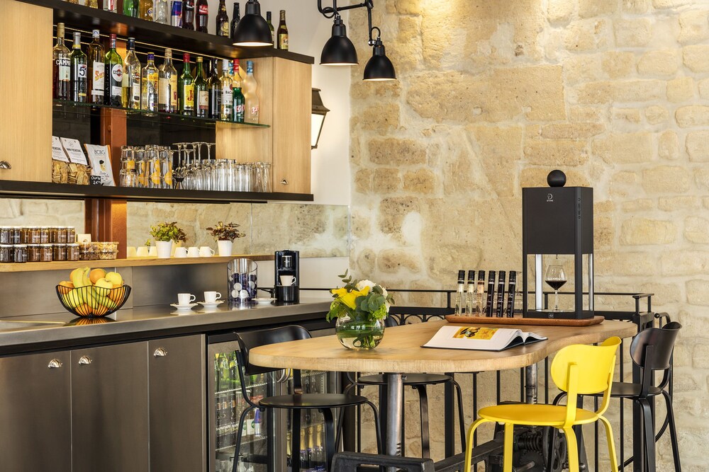 Hotel Bar