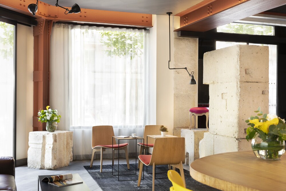 Hotel Bar