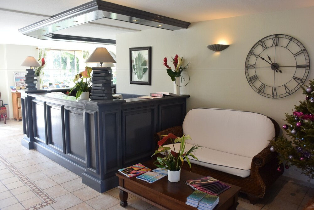 Hotel Lounge