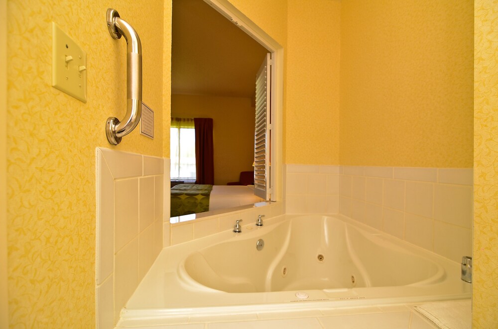 Jetted Tub