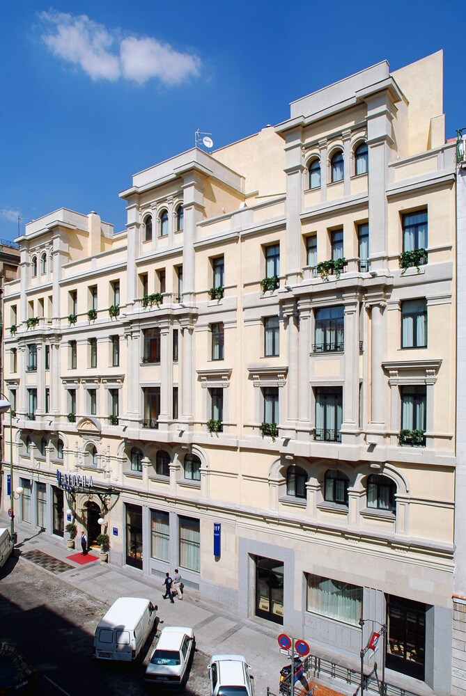 Fachada del hotel