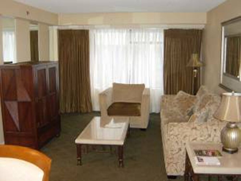 Deluxe 1 Bedroom 1 and a Half Bath Suite - Living Area