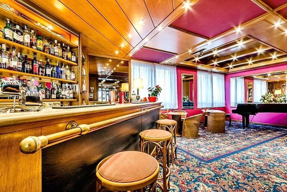 Hotel Lounge