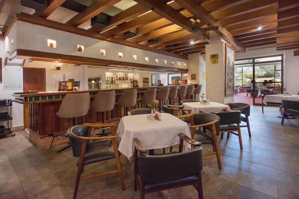 Hotel Bar