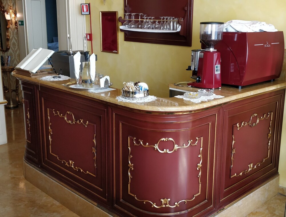 Hotel Bar