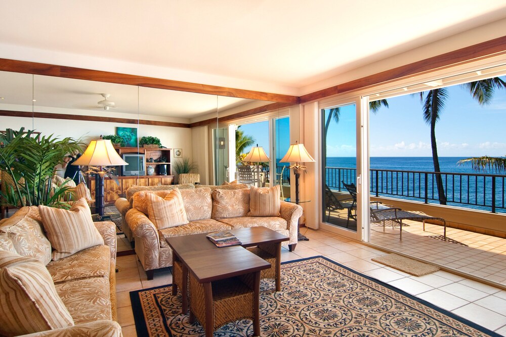 Standard Room, 1 Bedroom, Oceanfront - Living Area