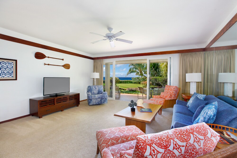 Standard Room, 2 Bedrooms, Oceanfront - Living Area