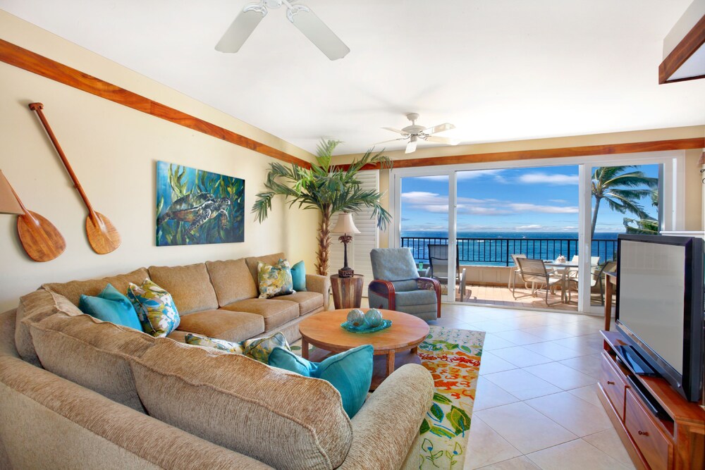 Standard Room, 2 Bedrooms, Oceanfront - Living Area