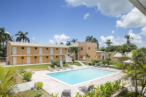 Orange Hill Beach Inn