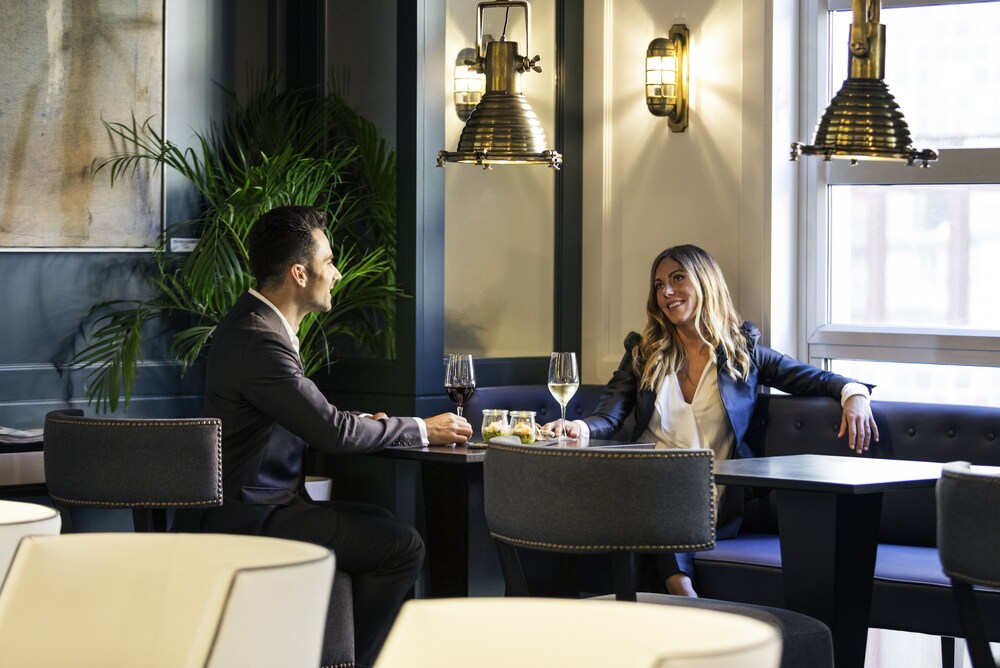 Bar-salon de l'hôtel