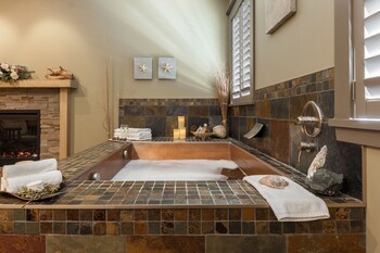 Deep Soaking Bathtub
