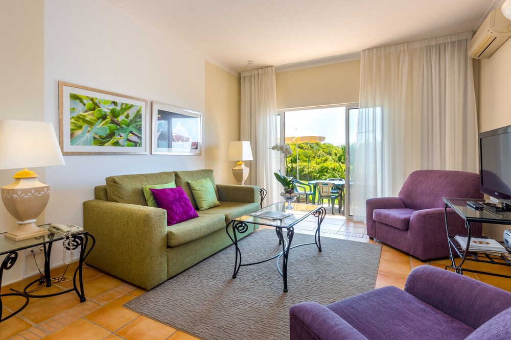 Two Bedroom Superior Linked Villa - Living Room