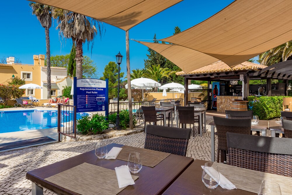 Poolside Bar