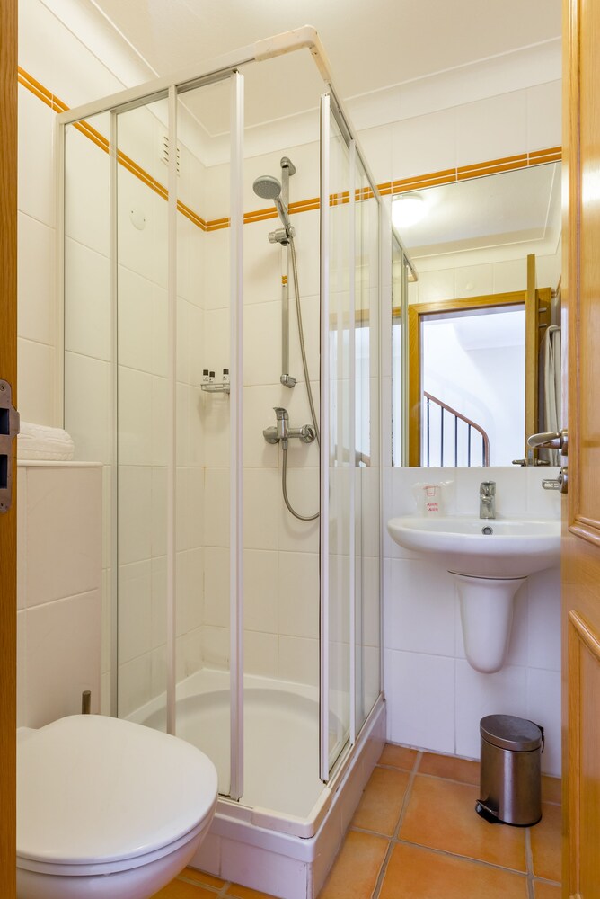 Two bedroom Standard Linked Villa - Bathroom Shower