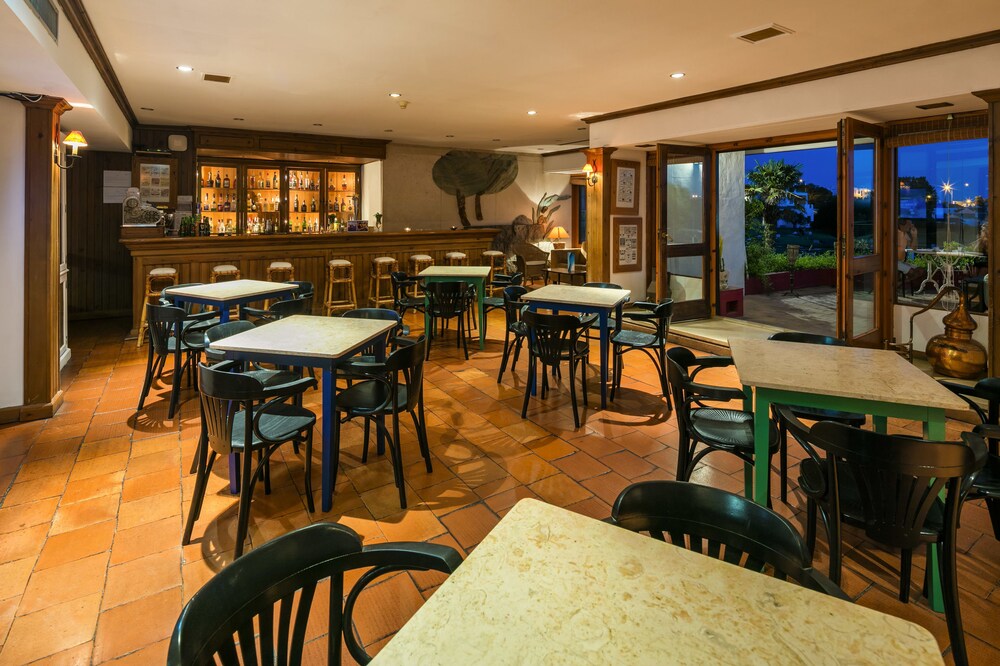 Hotel Lounge