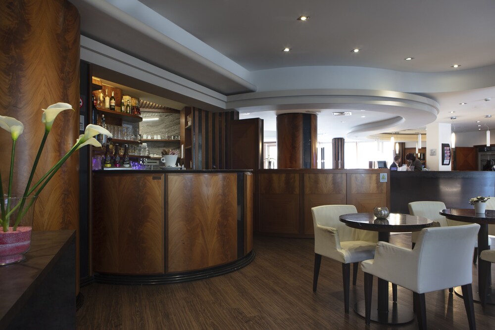 Hotel Bar