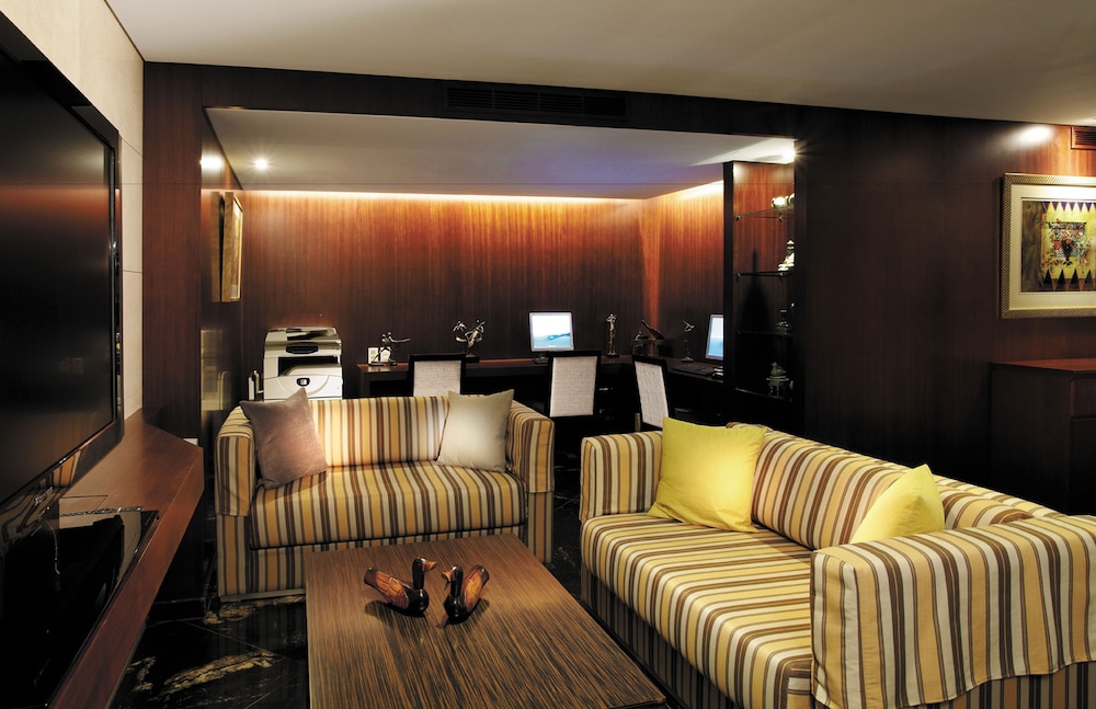 Executive Lounge