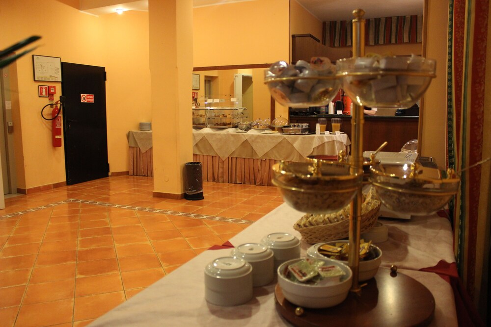 Food Court
