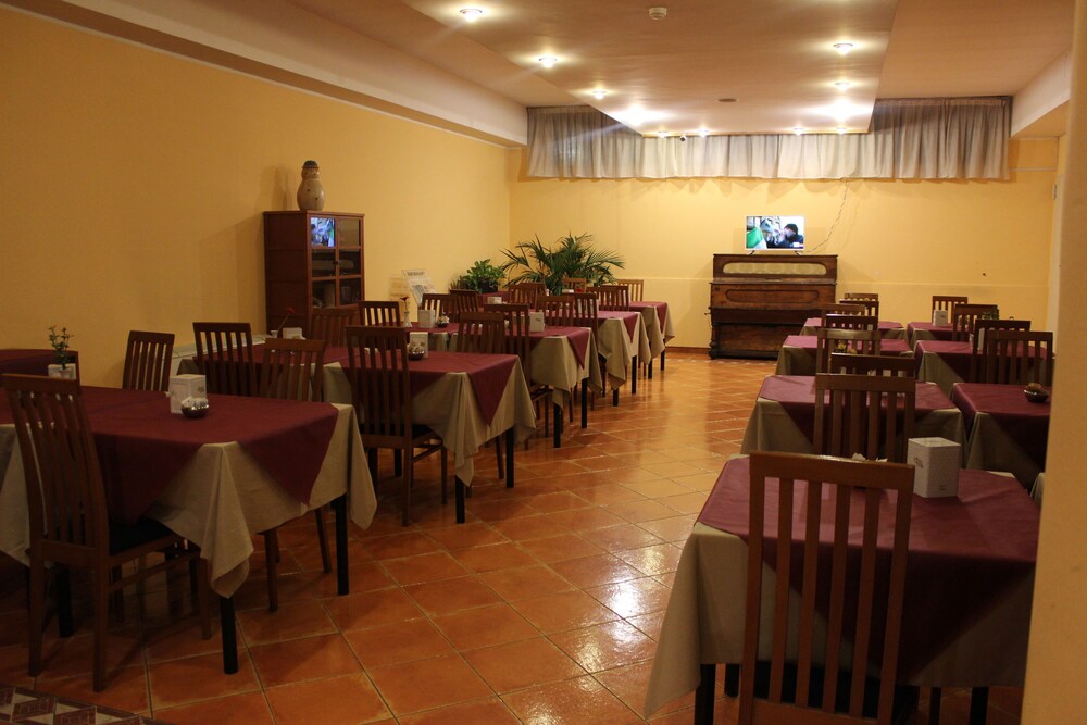 Food Court