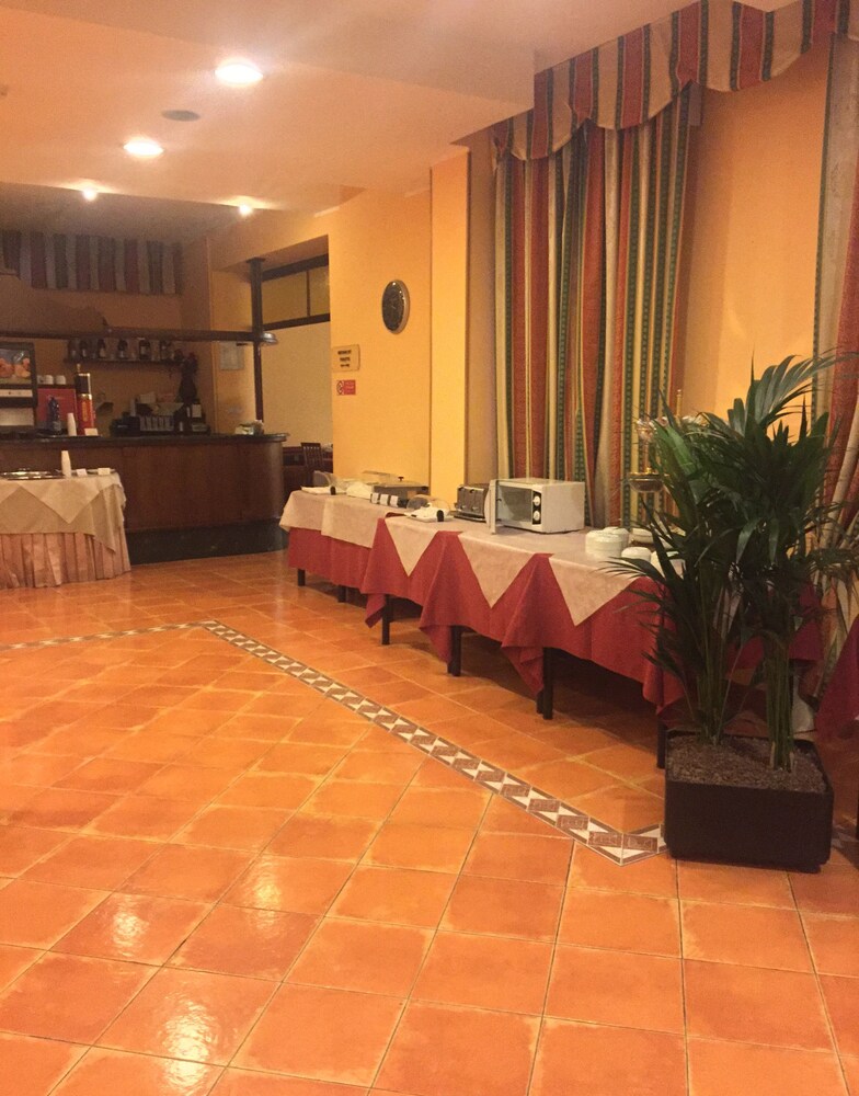 Food Court