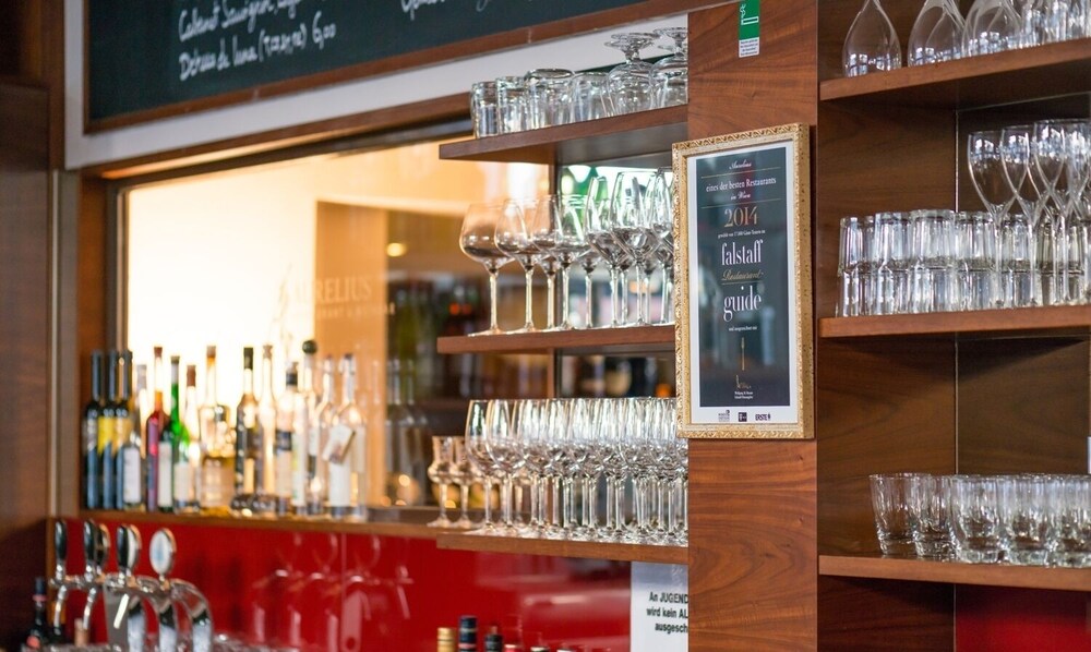 Hotel Bar