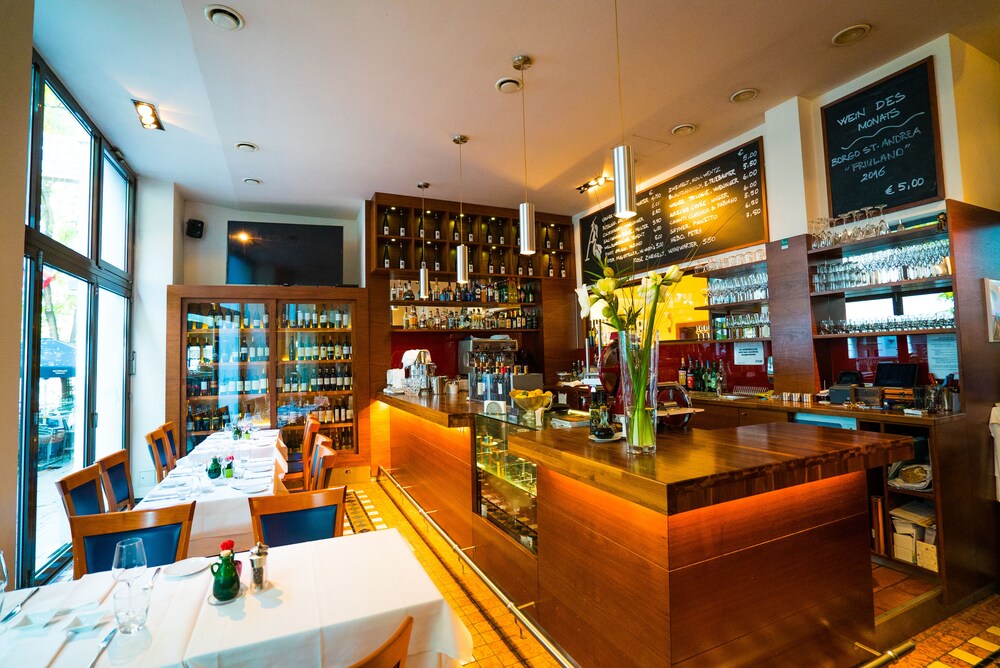 Hotel Bar