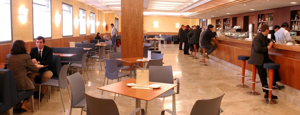 Hotel Bar