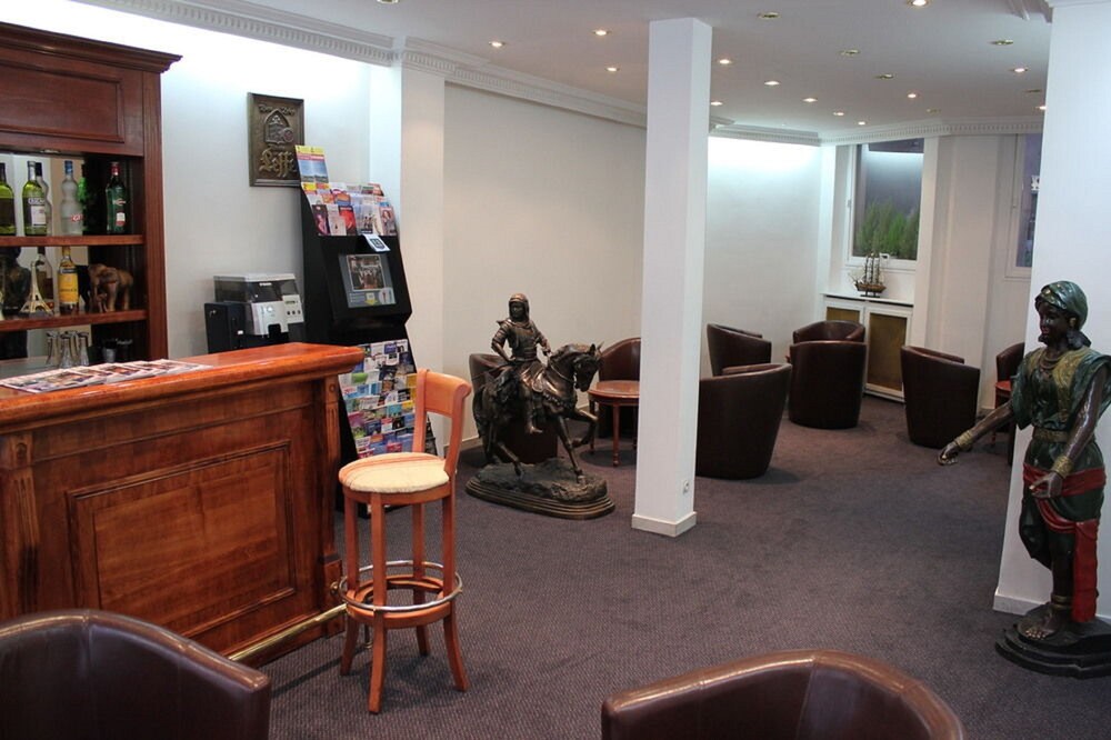Hotel Lounge