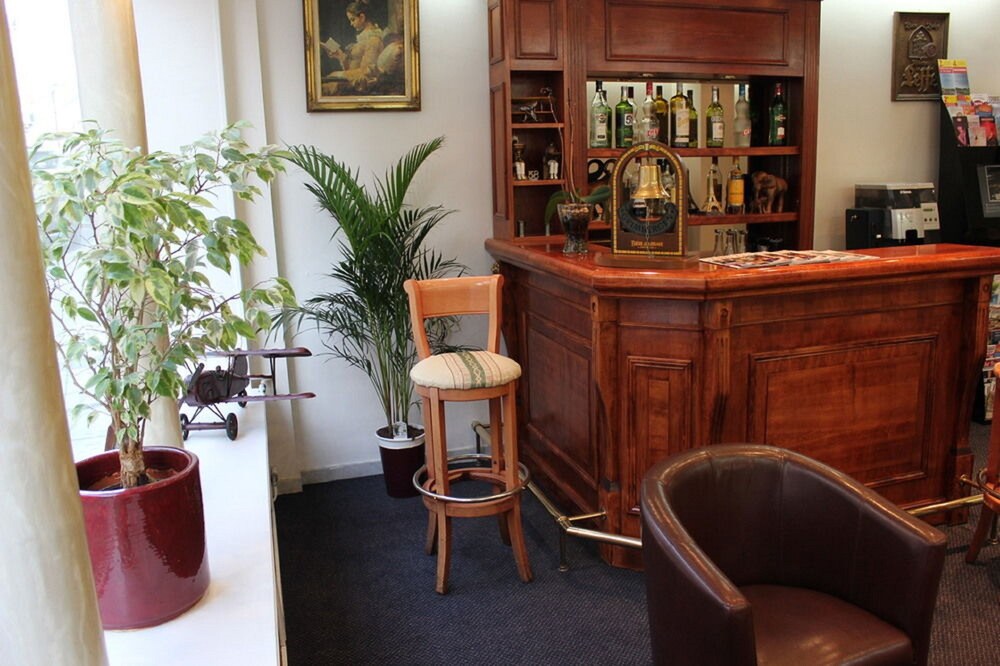Hotel Lounge