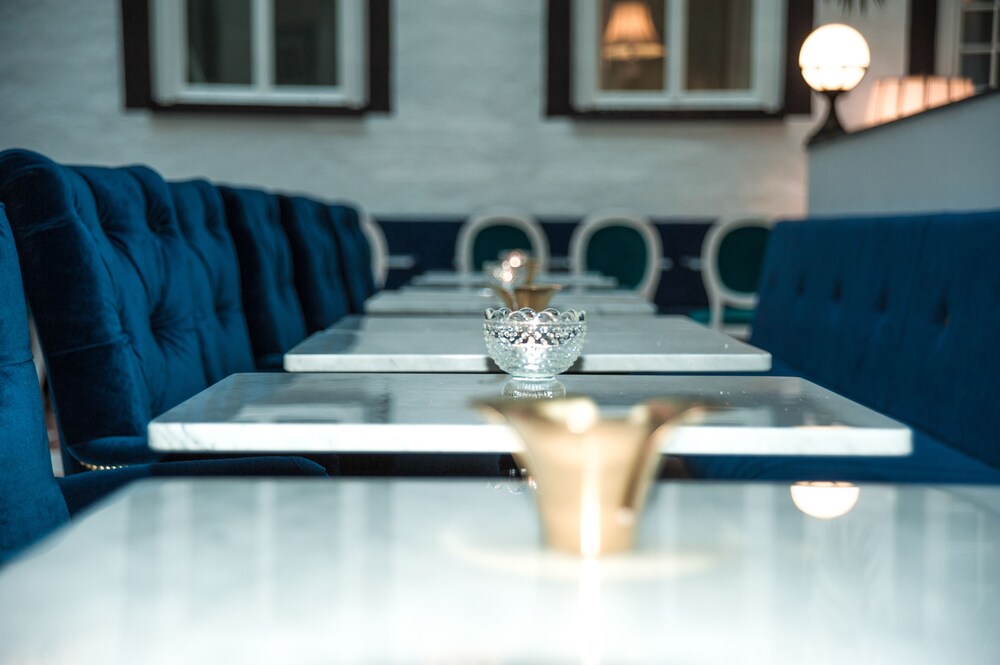 Hotel Lounge
