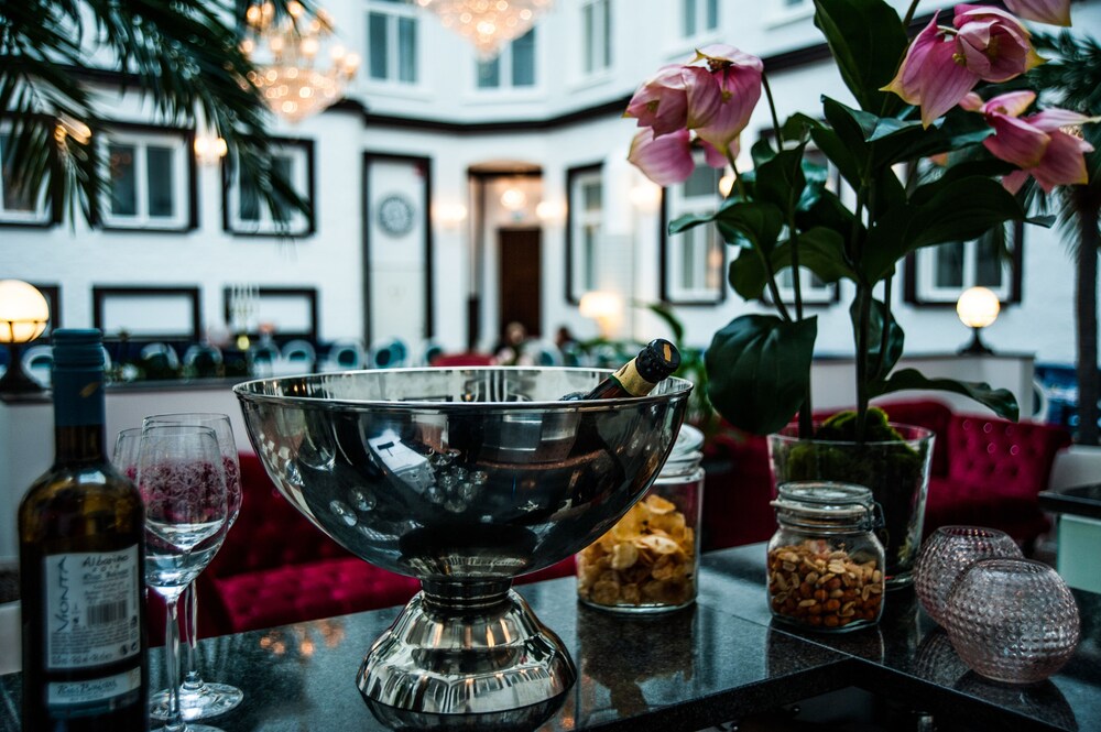 Hotel Bar