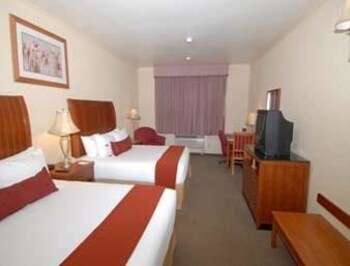 Orange County/Anaheim Vacations - Ramada Plaza Anaheim - Property Image 8