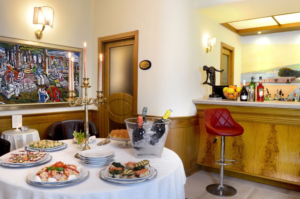 Hotel Bar