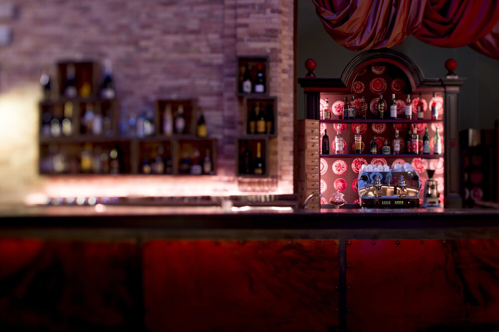 Hotel Bar