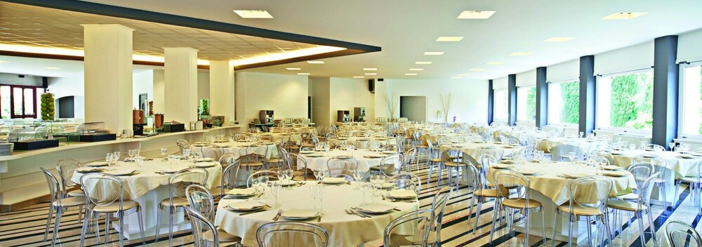 Food Court