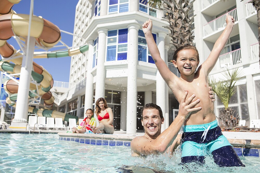 Outdoor pool, Crown Reef Beach Resort and Waterpark