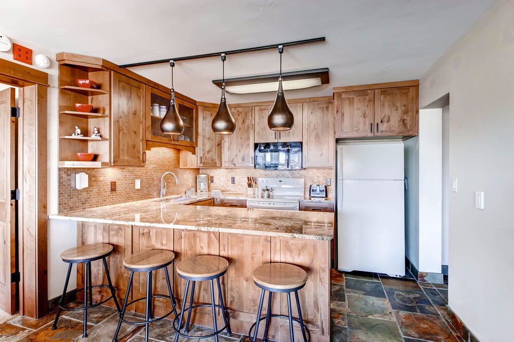 Deluxe Condo, 2 Bedrooms, 2 Bathrooms - In-Room Kitchen